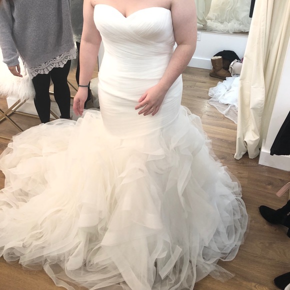 Pronovias Wedding Dress size 14 - Picture 2 of 8